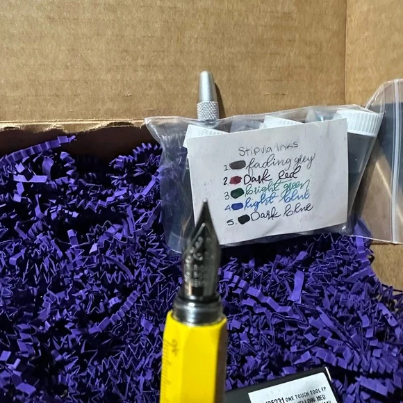 Monteverde Calligraphy Pen with 5 containers of inks New Never been used - Picture 5 of 7